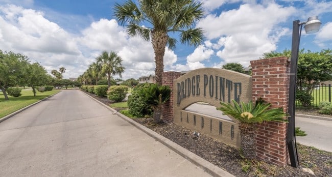 Building Photo - Bridge Pointe Landing