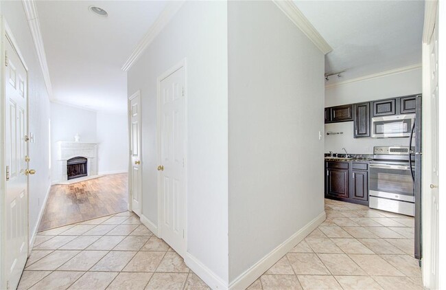 Building Photo - 2023 Gentryside Dr