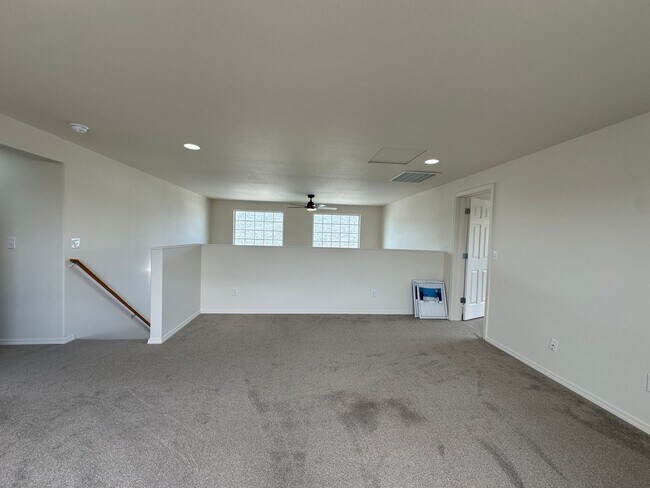 Building Photo - 3 bedroom 2.5 bath off Rd 100