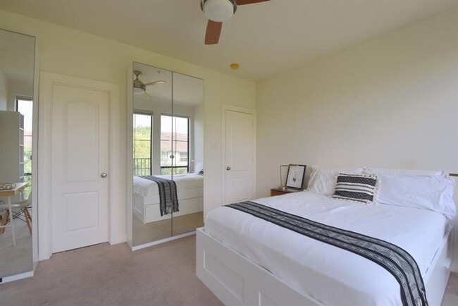 Building Photo - One-of-a-Kind Townhome in Desirable Midtown!