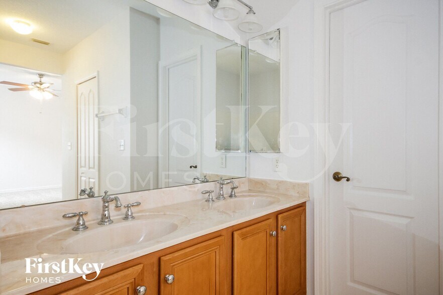 Building Photo - 8152 Canterbury Lake Blvd