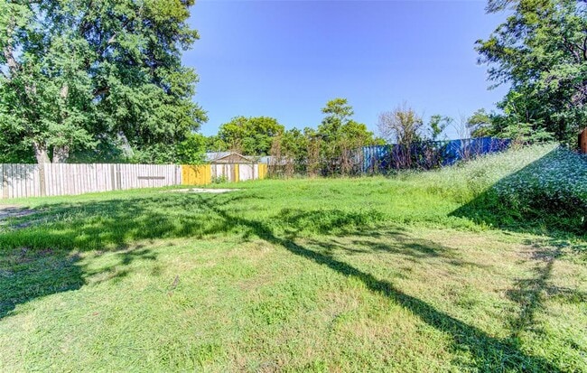 Building Photo - 2544 Sol Wilson Ave