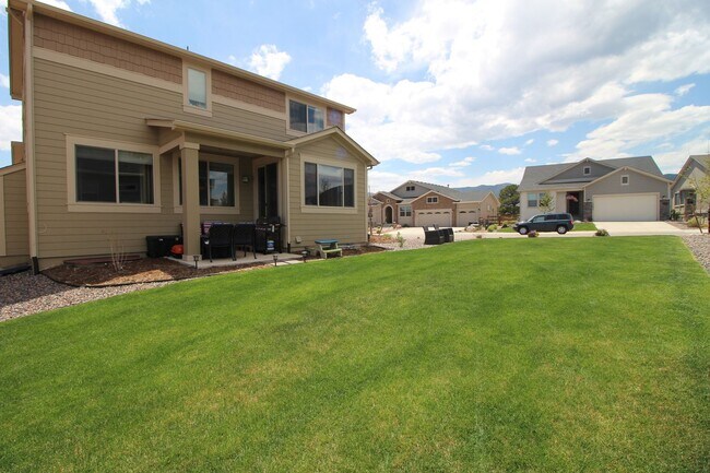 Building Photo - Amazing 4bdrm home in Forest Lakes