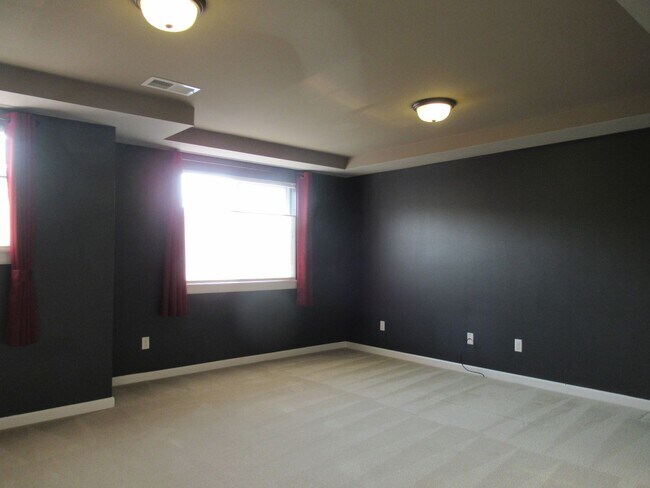 Building Photo - Gorgeous 5 bedroom 2.5 bath home in Lakeland Hills