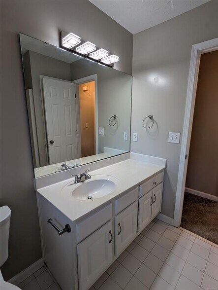 Building Photo - 45 Honeysuckle Ct