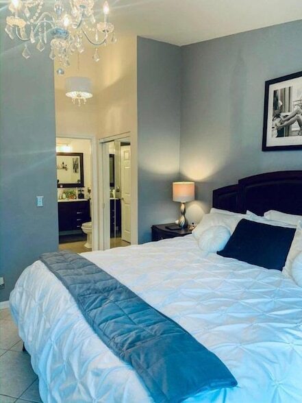 Building Photo - 6437 Park Lake Cir