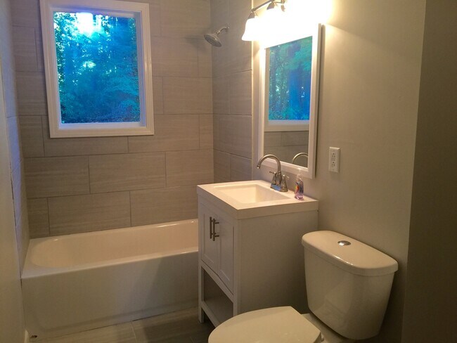 Building Photo - Remodeled 3BR in Guilford Hills