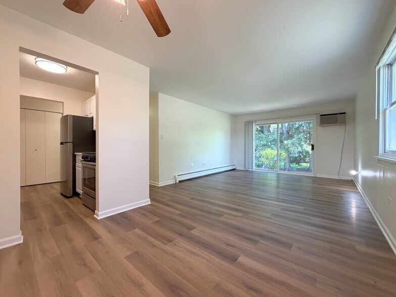 Building Photo - 889 Trace Dr