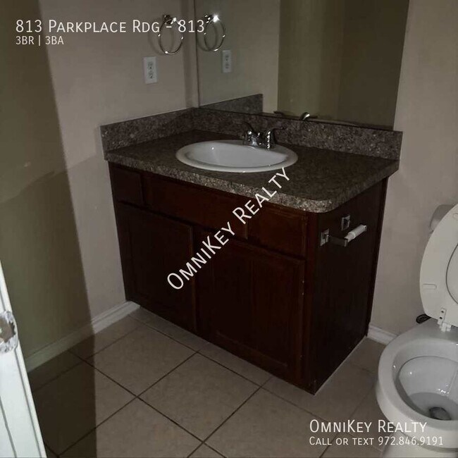 Building Photo - 813 Parkplace Ridge