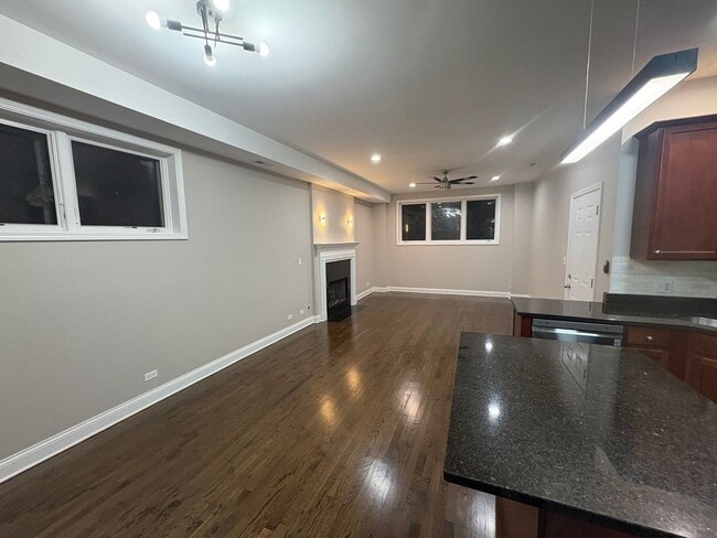 Building Photo - Spacious 2BD/2BA w/ High Ceilings + Modern...