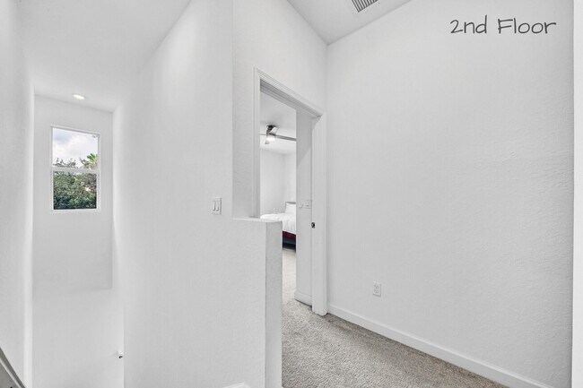 Building Photo - 235 SE Woodbark St