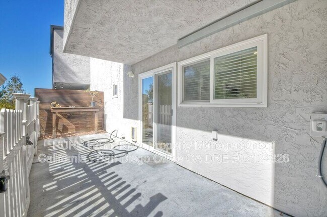 Building Photo - 2415 La Costa Ave