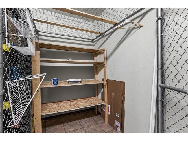 Building Photo - Sparkling 2 Bedroom Condo in Southwest Sta...