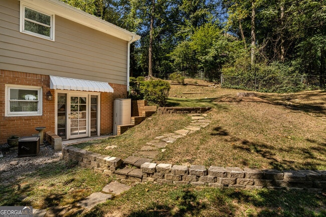 Building Photo - 1460 Valley View Rd