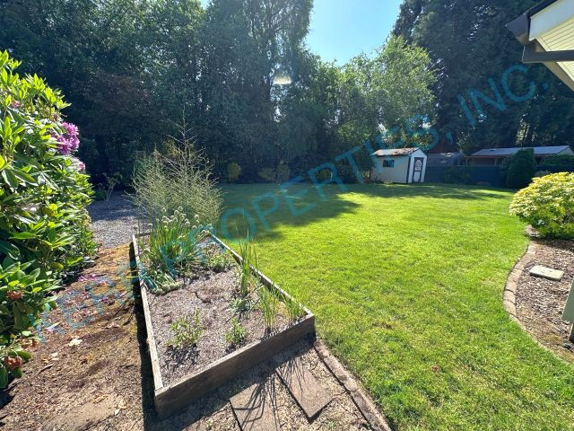 Building Photo - Charming 3-Bed Oasis with 2 Full Baths in Oregon City – 1,360 Sq. Ft. of Comfort Awaits!