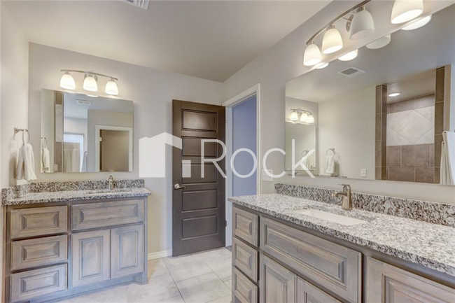 Building Photo - Gorgeous 3 Bedroom Home with Storm Shelter located in The Waters in Moore!! **All Appliances Incl...