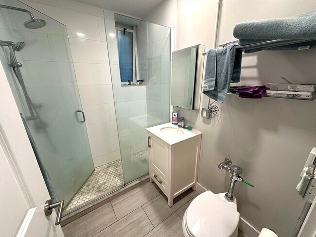 Building Photo - 10 Otis Pl