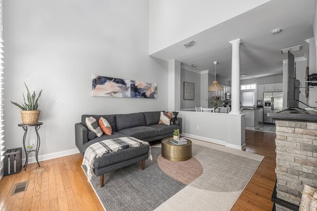 Building Photo - Stylish 3-bedroom townhome in Vermillion in Hustersville