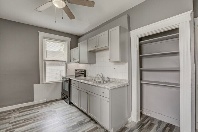 Building Photo - 3643 W 8th St
