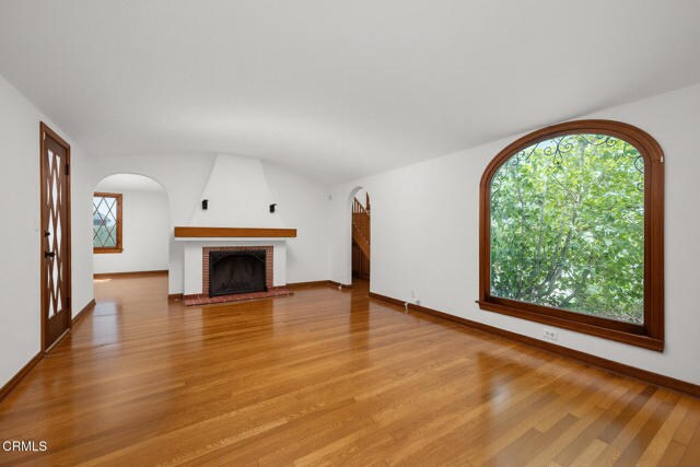 Building Photo - 900 E Glenoaks Blvd