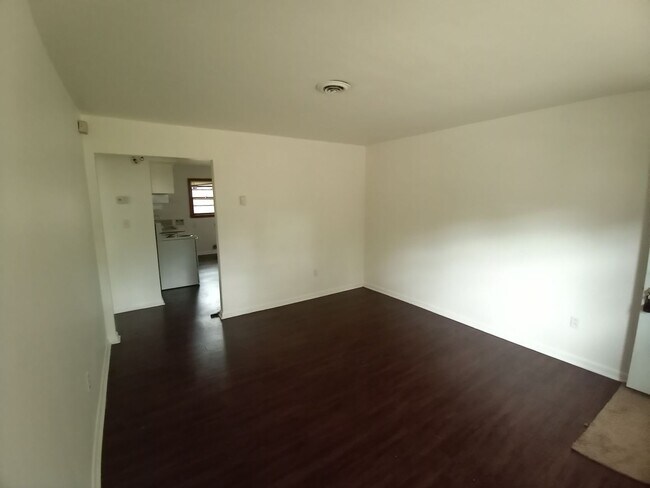 Building Photo - 1346 Strand St
