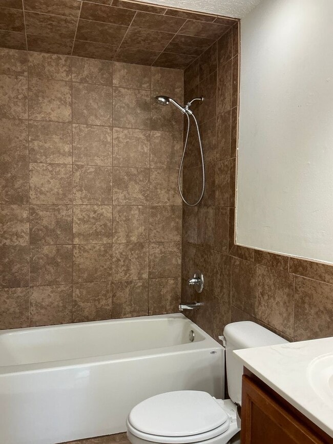 Building Photo - 203 Creekside Dr