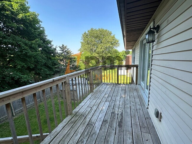 Building Photo - 5831 Creekview Ct W