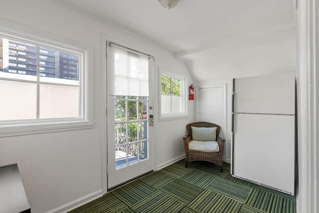 Building Photo - 44 25th St NW