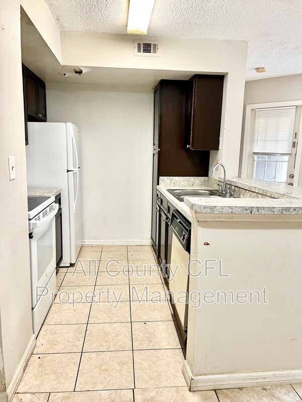 Building Photo - 401 Fountainhead Cir