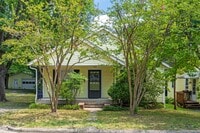 Building Photo - 910 Iredell St
