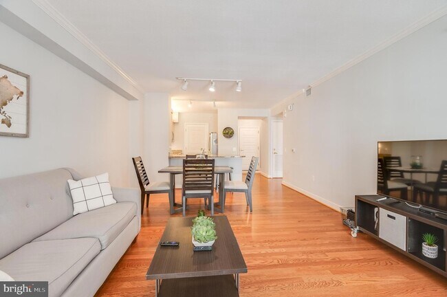 Building Photo - 616 E Street NW Unit 321