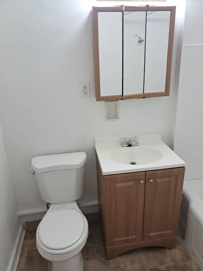 Building Photo - 1206WLincolnM