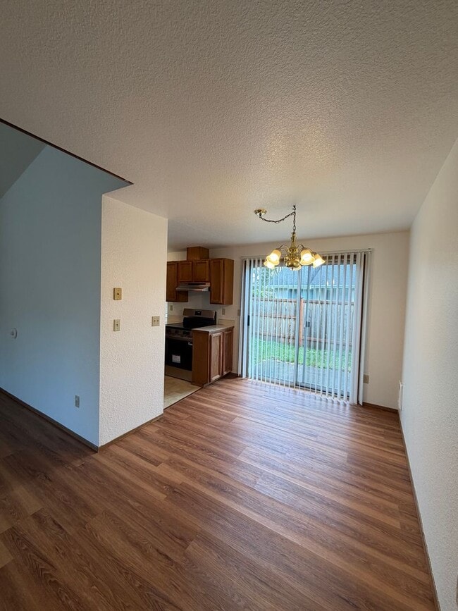 Building Photo - 1474 Diamond Rd SE