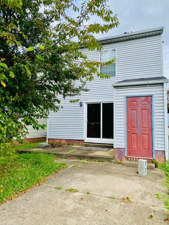 Building Photo - Adorable 3 bdrm/1.5 bath Home Located Clos...