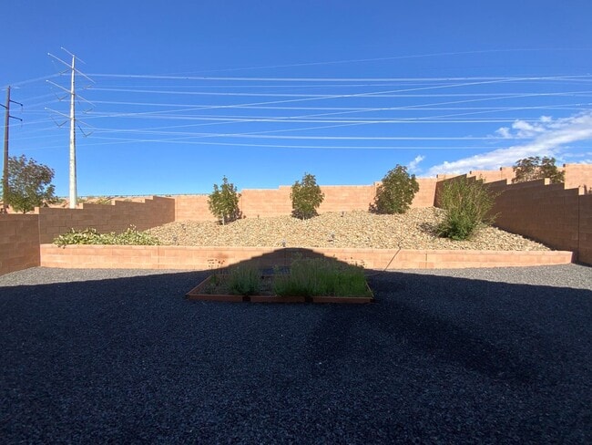 Building Photo - 4 Bedroom Single Story Home Available Near...