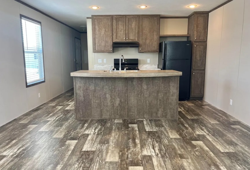 Primary Photo - 6580 N Hampshire Dr