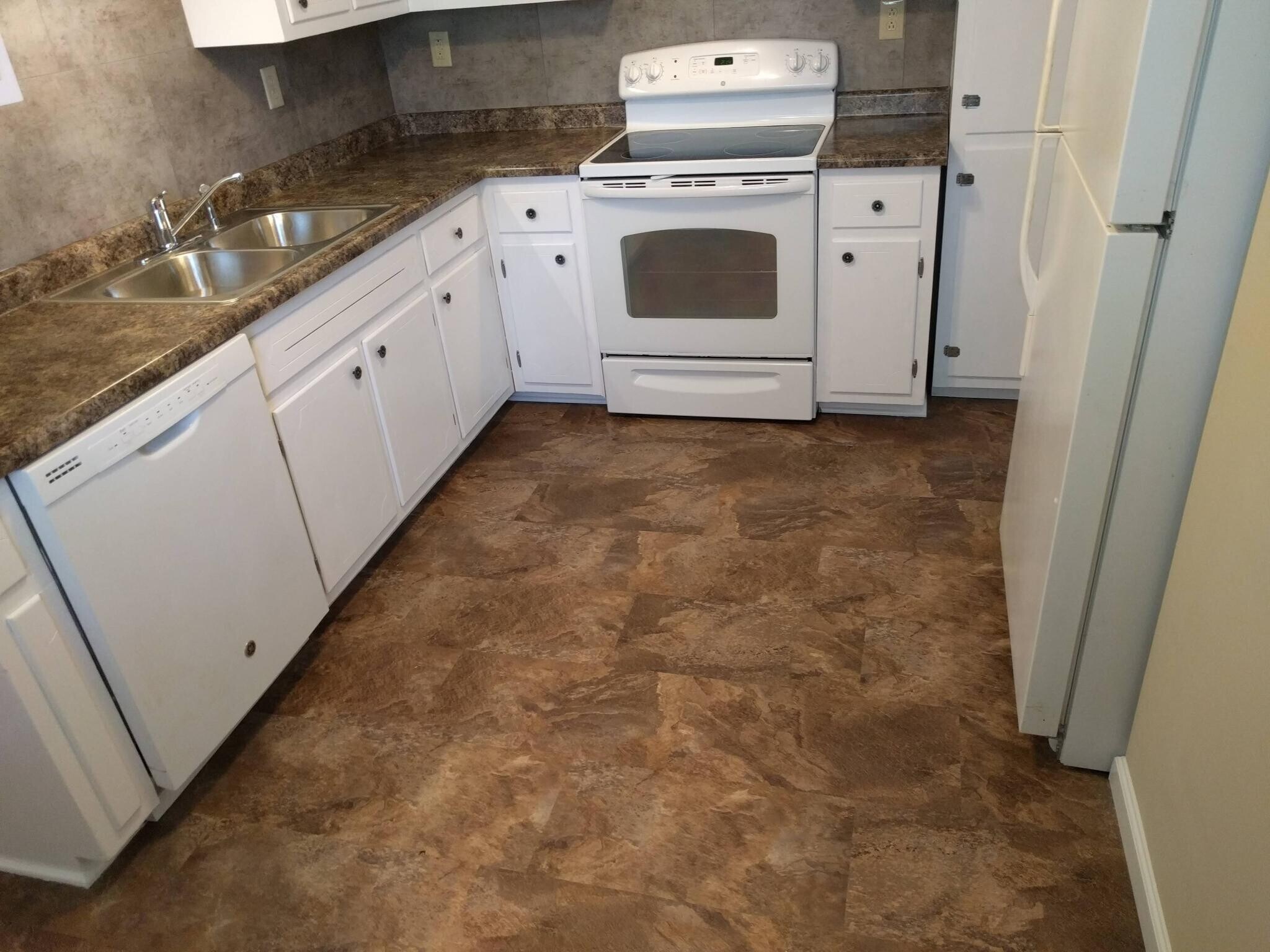 Kitchen - 124 Airport Rd