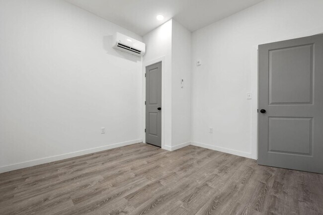 Building Photo - 1237 N 60th St