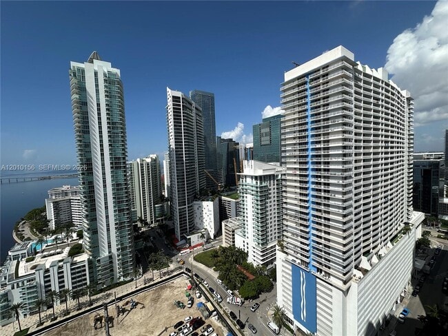 Building Photo - 1155 Brickell Bay Dr