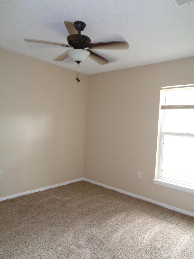 Building Photo - 2600 Alicia Ln