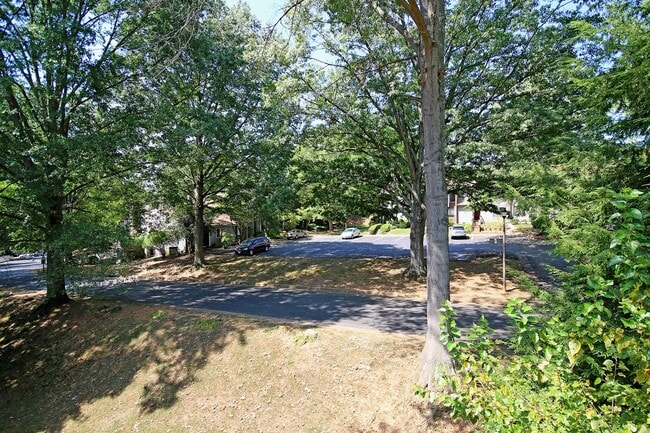 Building Photo - Pet Friendly Stonehenge Townhome With Base...