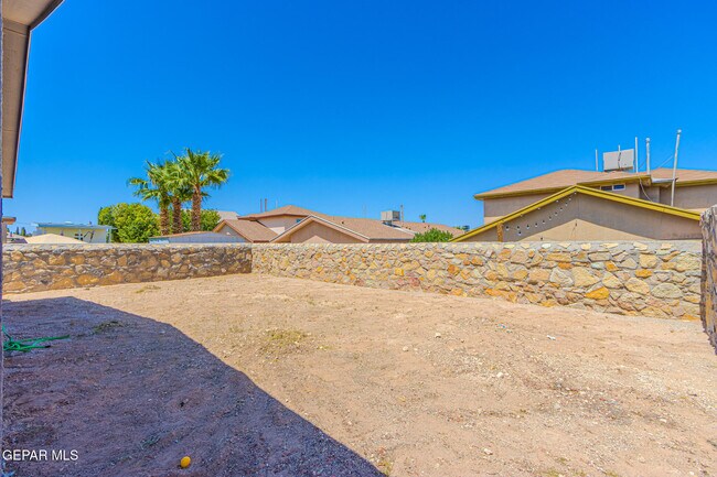 Building Photo - 12833 Tierra Pueblo Dr