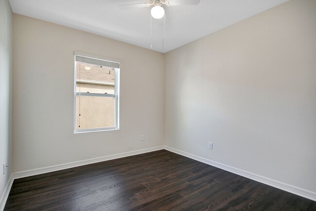 Building Photo - Spacious 3-Bdrm Townhome in Orlando's Gate...