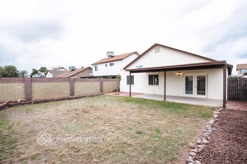 Building Photo - 1311 W Straford Dr