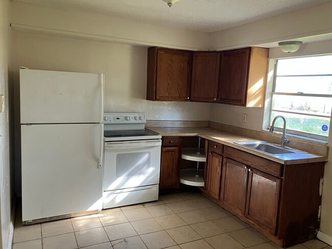 Building Photo - 39500 Lincoln Ave