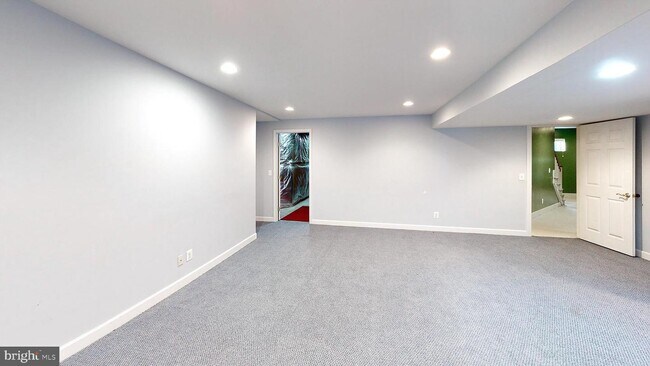 Building Photo - 309 Pure Spring Crescent