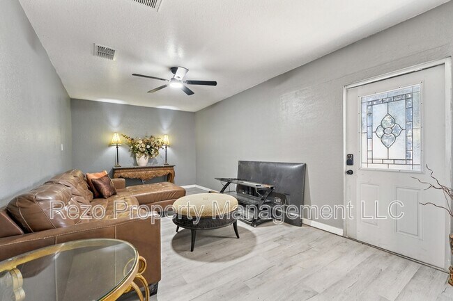 Building Photo - 465 Rio Grande Ln