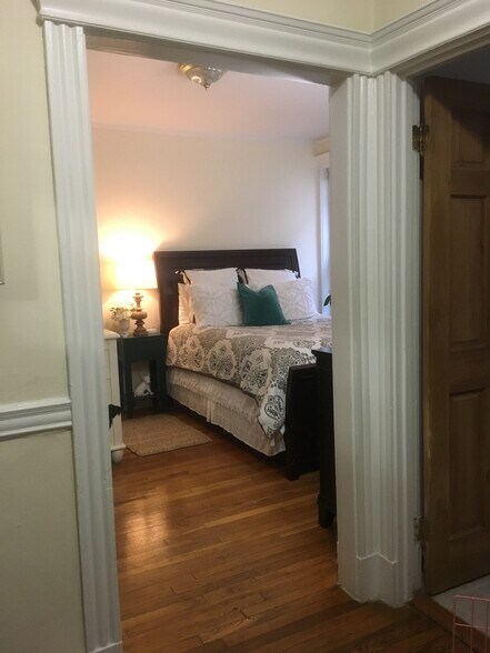 Building Photo - 364 Riverway