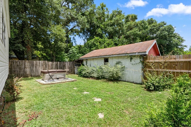 Building Photo - 2 Mead Dr