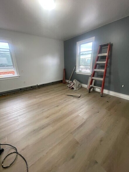 Building Photo - 1754 Hammersley Ave